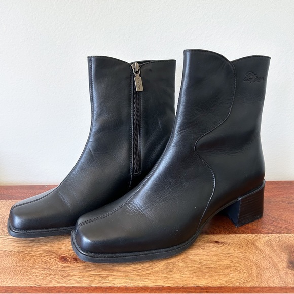Aqua College Black Leather Chelsea Boots Square Toe Chunky Heal Women's Size 7.5 - Picture 2 of 10